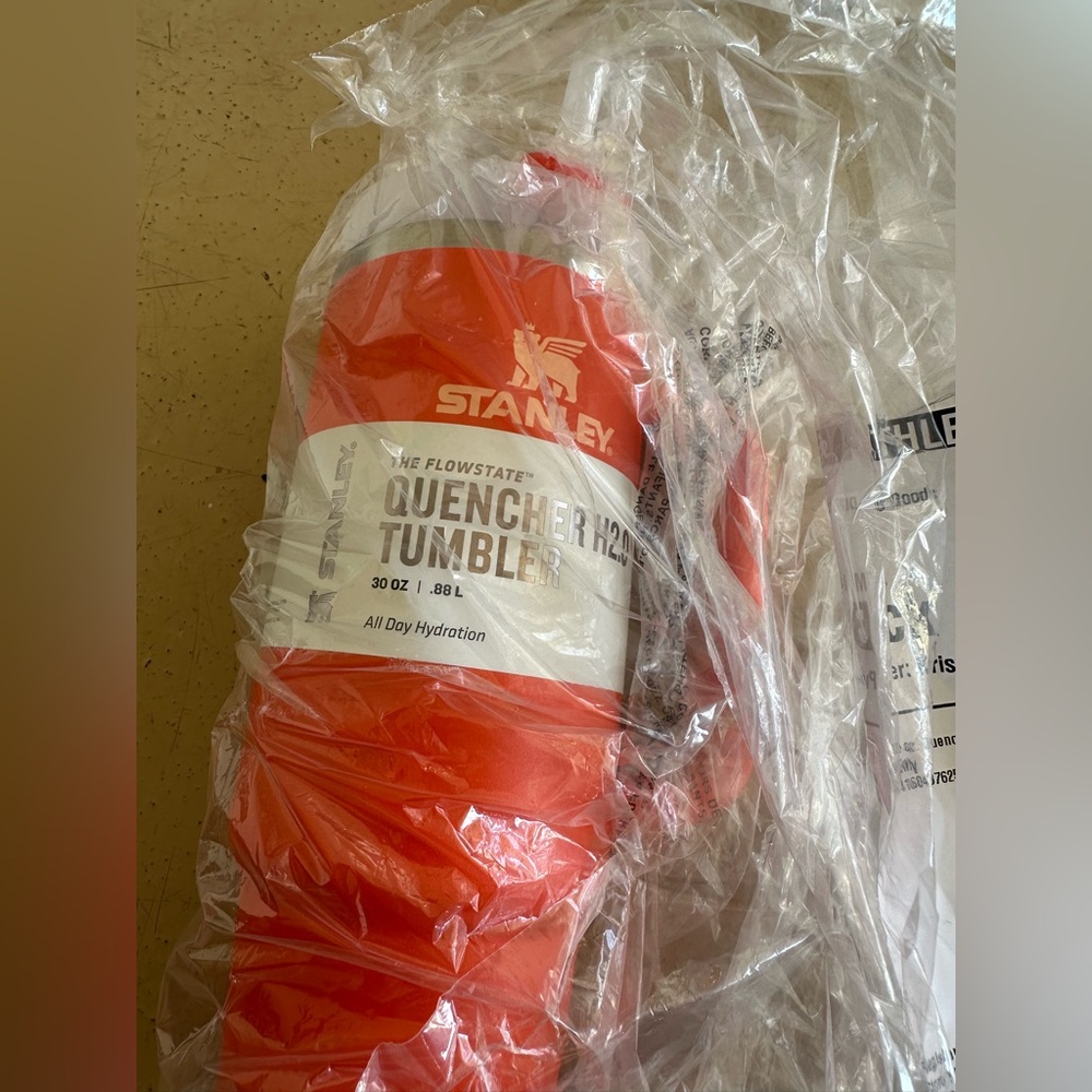 Stanley Quencher Tumbler - Bright Orange NWT